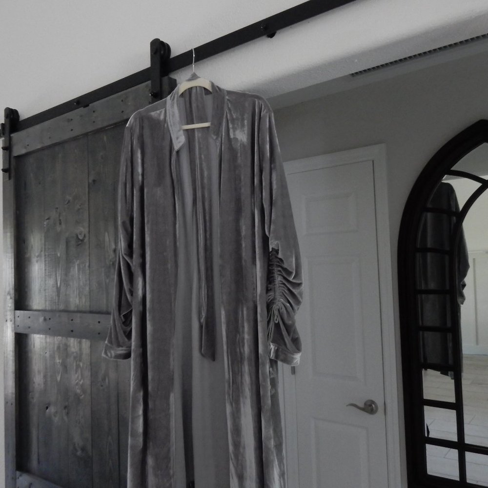 3x Amaryllis velvet duster NWT Taupe color fits 1X to 2X